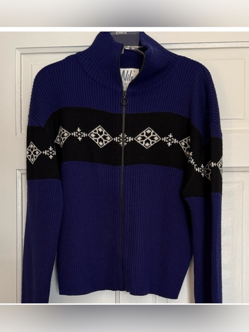Vintage Nils Women's Blue and Black Zip-Up Sweater - Picture 5 of 5